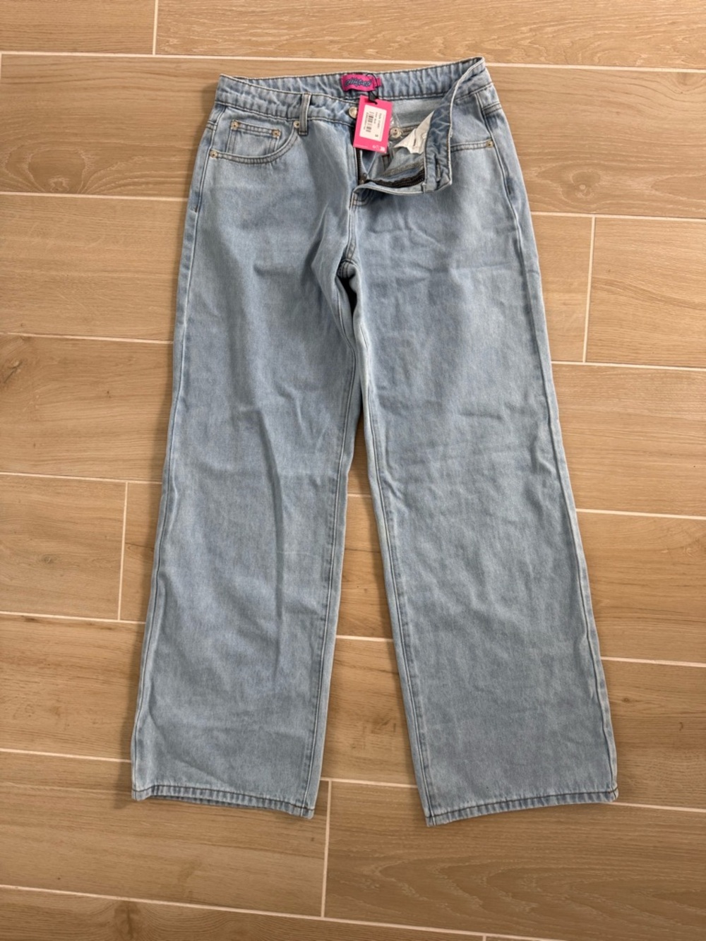 Edikted Relaxed Straight Jeans in Light Blue